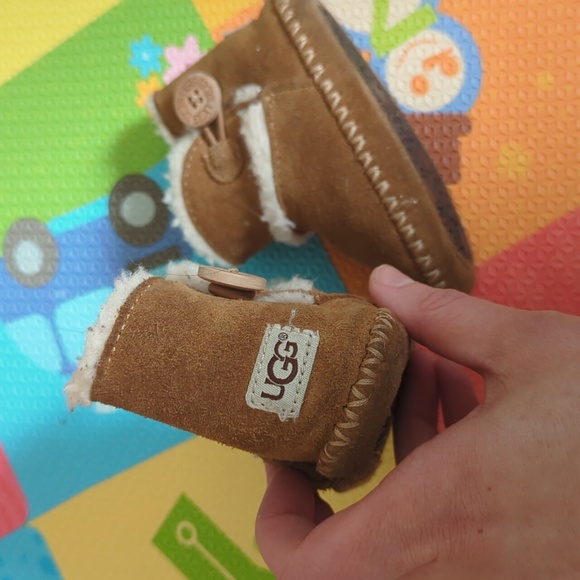 Infant size 5 uggs - Picture 2 of 5